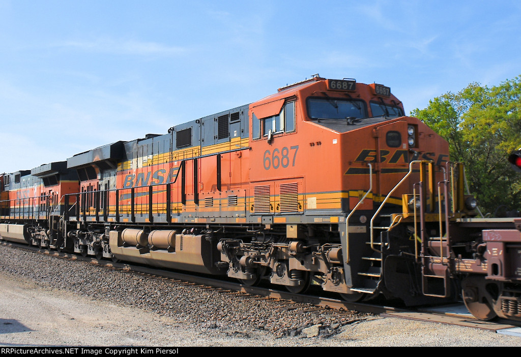 BNSF 6687